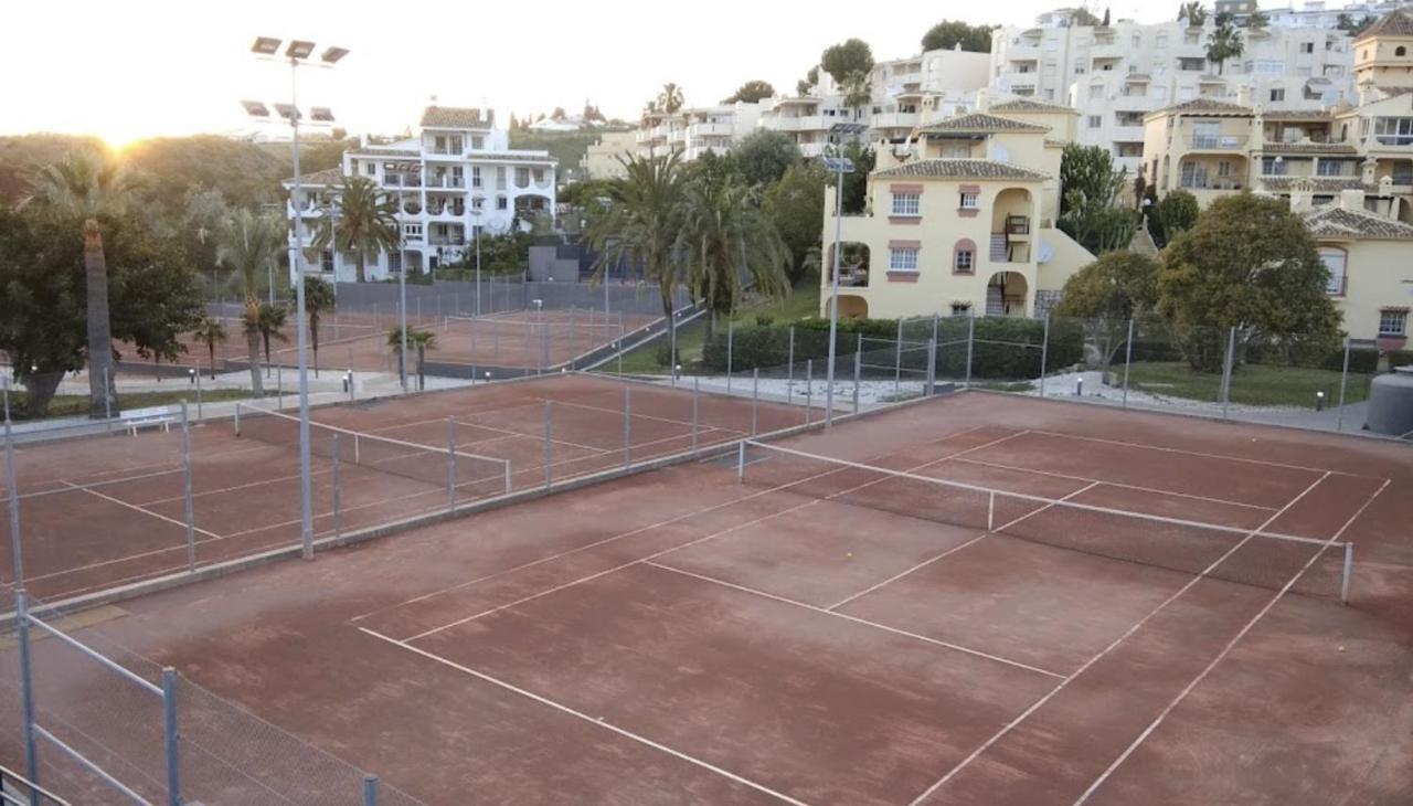 Apartment Aguamarina On The Beach Front مالقة المظهر الخارجي الصورة